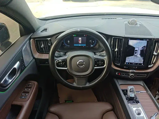 Volvo XC60 — Фото автомобиля 10