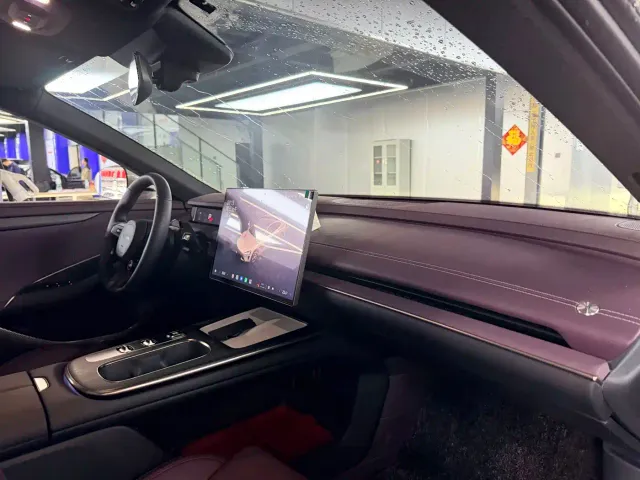 Xiaomi SU7 — Фото автомобиля 12