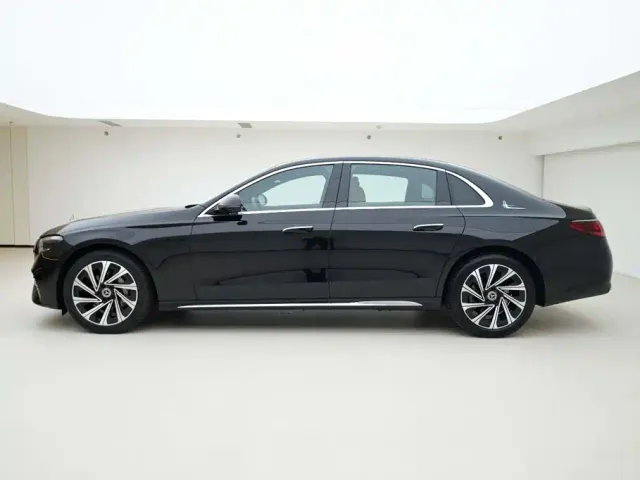 Mercedes-Benz E-Class — Фото автомобиля 2
