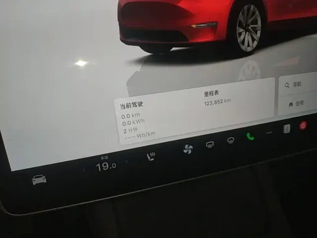 Tesla Model Y — Фото автомобиля 7
