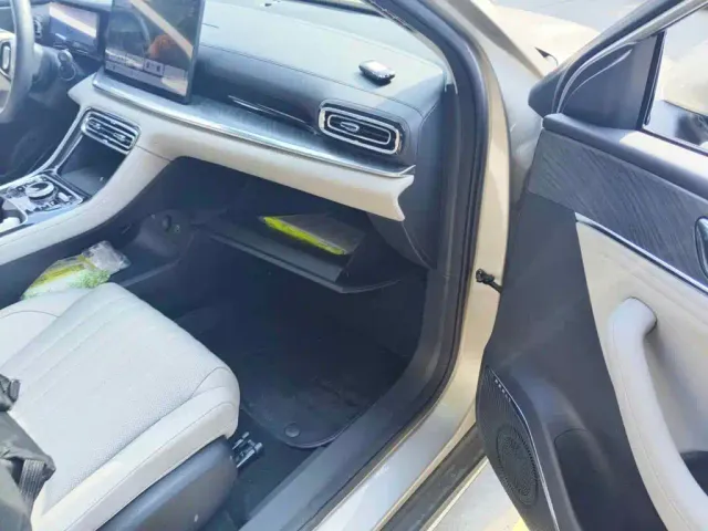 Geely Galaxy Stellar 6 — Фото автомобиля 12
