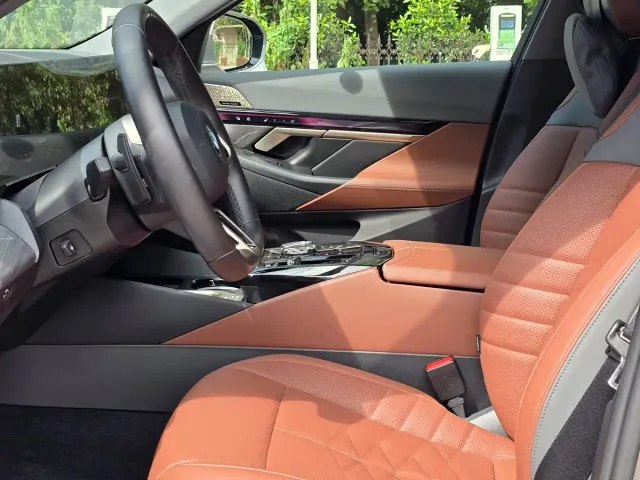 BMW i5 — Фото автомобиля 7
