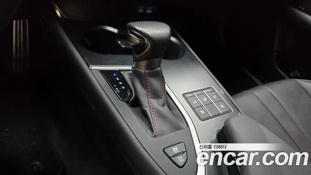 Lexus UX — Фото автомобиля 9