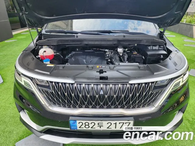 Kia Carnival Generation 4 — Фото автомобиля 8