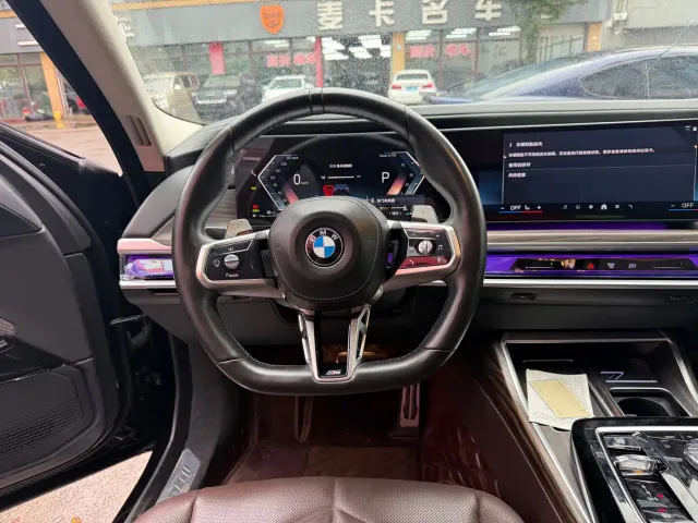 BMW 7 Series — Фото автомобиля 13
