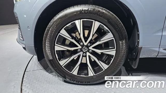 Вольво XC60 — Фото автомобиля 5