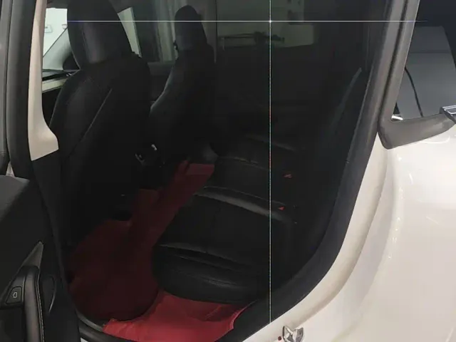 Tesla Model Y — Фото автомобиля 16