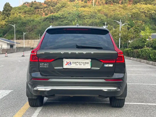 Volvo XC60 — Фото автомобиля 5