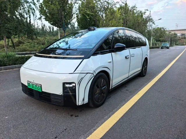 Фотография автомобиля — Li Auto MEGA