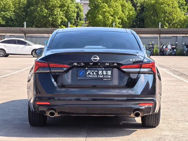 Nissan Teana — Фото автомобиля 4