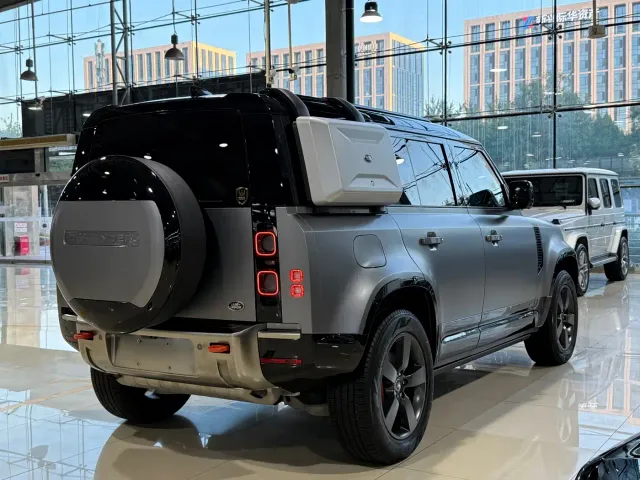 Land Rover Defender — Фото автомобиля 28