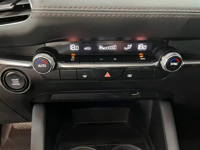 Mazda Axela — Фото автомобиля 15