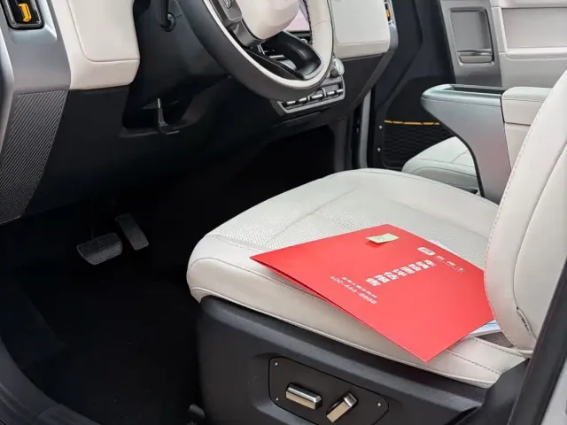 iCAR V23 — Фото автомобиля 11
