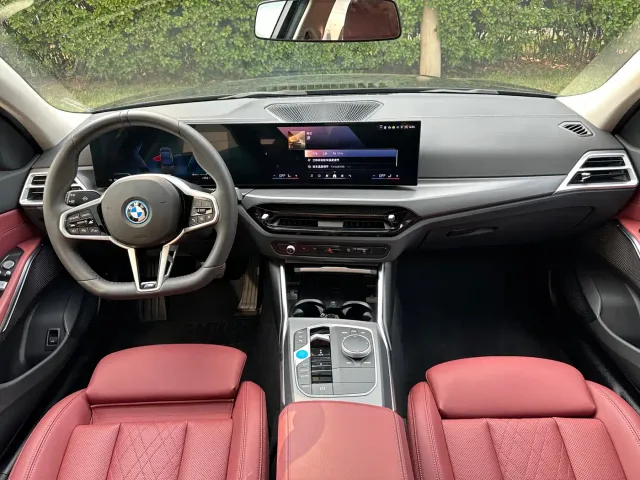 BMW i3 — Фото автомобиля 11