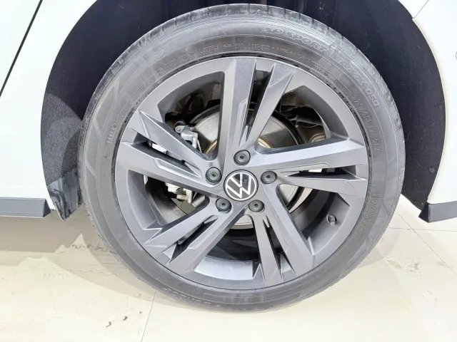 Volkswagen Golf — Фото автомобиля 14