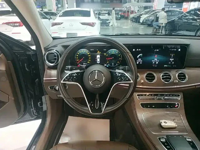 Mercedes-Benz E-Class — Фото автомобиля 10