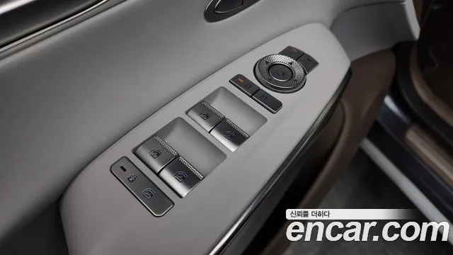 Genesis GV70 — Фото автомобиля 30