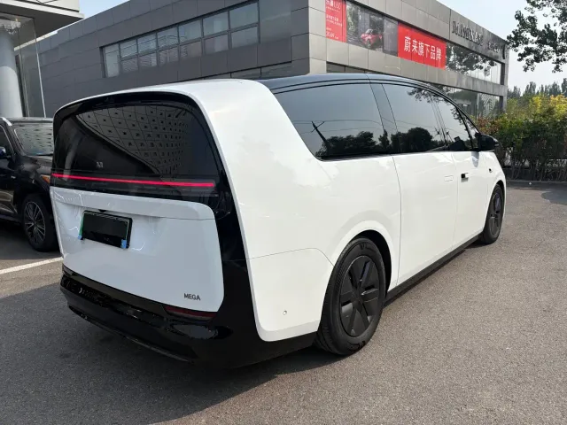 Li Auto MEGA — Фото автомобиля 5