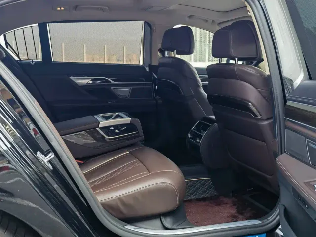 BMW BMW 7 Series 2021 Model 730Li Luxury Package — Фото автомобиля 12