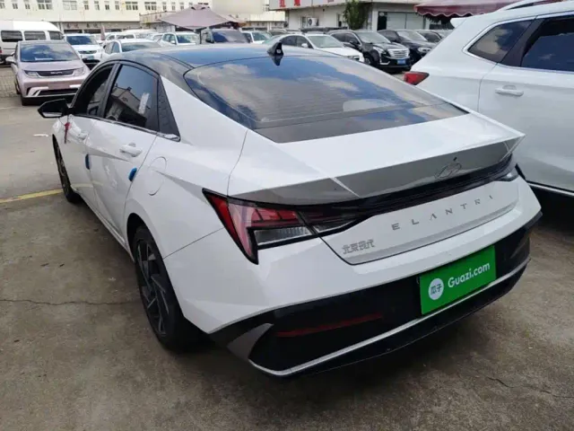 Hyundai Elantra — Фото автомобиля 4