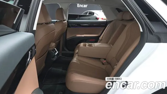 Hyundai Grandeur Grandeur (GN7) 2.5 Бензин 2WD — Фото автомобиля 12
