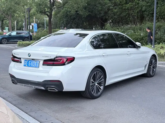 BMW 5 Series — Фото автомобиля 12