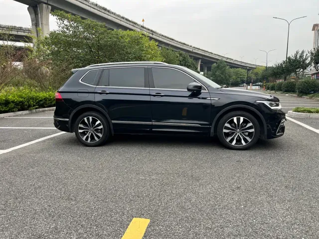Volkswagen Tiguan L — Фото автомобиля 4