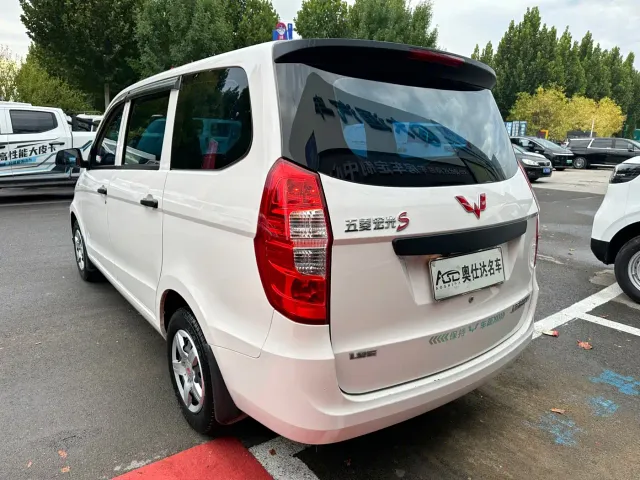 Wuling Hongguang — Фото автомобиля 5