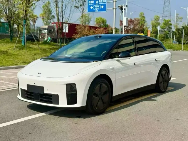 Фотография автомобиля — Li Auto i6