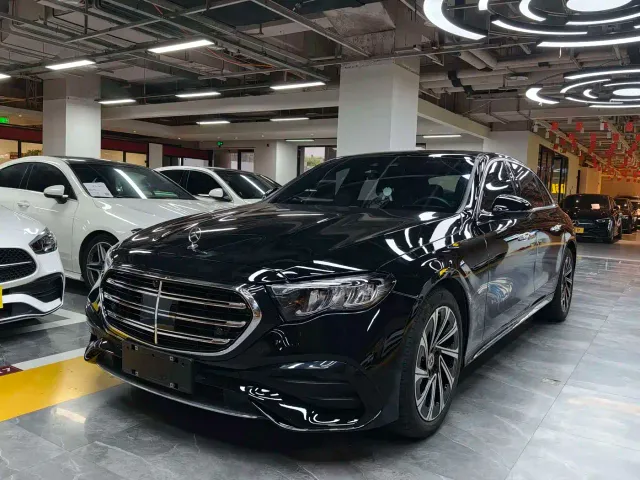 Фотография автомобиля — Mercedes-Benz E-Class