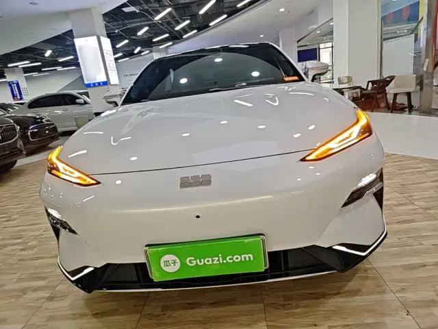 Geely Galaxy E8 — Фото автомобиля 2