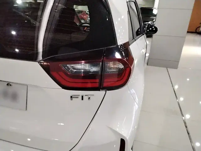 Honda Fit — Фото автомобиля 7