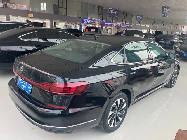 Volkswagen Passat — Фото автомобиля 11