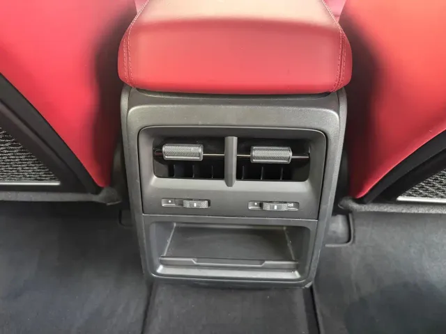 Porsche Macan EV — Фото автомобиля 19