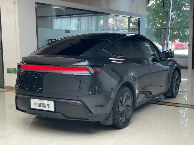 Tesla Model Y — Фото автомобиля 26