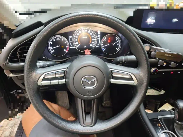 Mazda Axela — Фото автомобиля 6