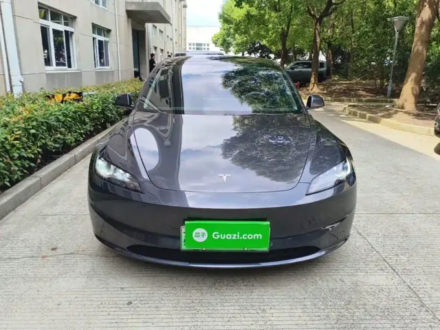 Tesla Model 3 — Фото автомобиля 2