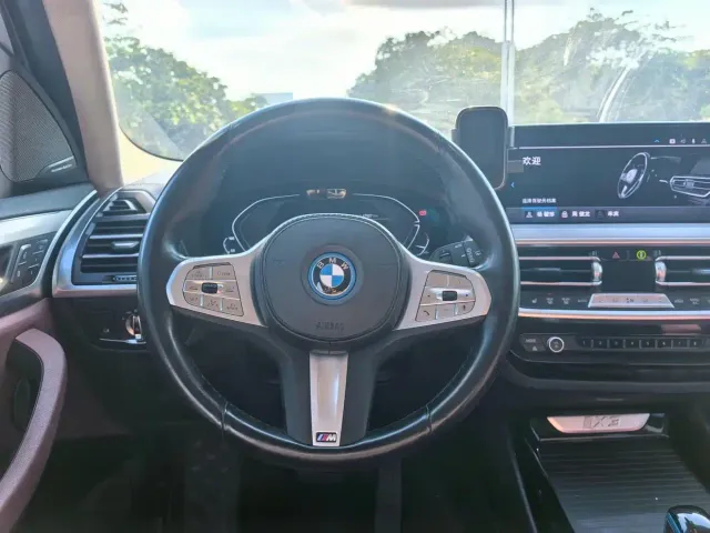 BMW iX3 — Фото автомобиля 11