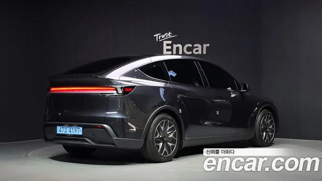 Tesla Model Y — Фото автомобиля 2