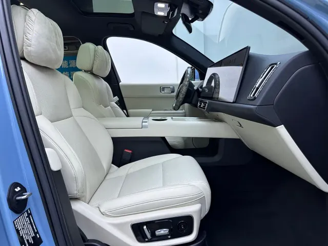 Li Auto L7 — Фото автомобиля 13