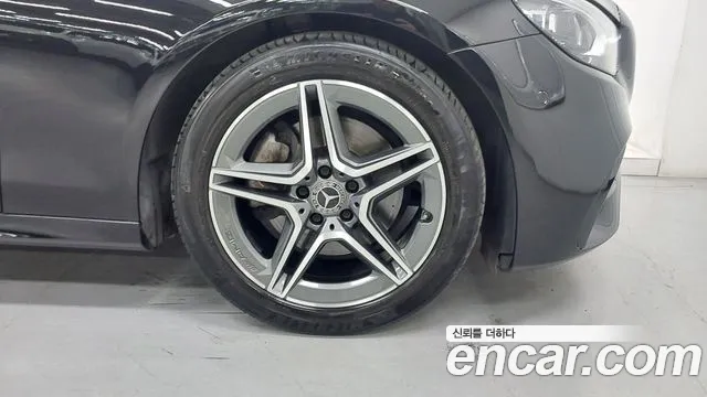 Mercedes-Benz E-Class — Фото автомобиля 5