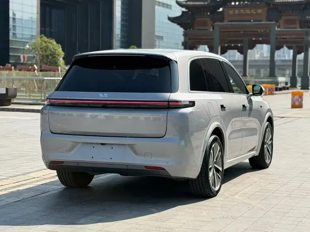 Li Auto L8 — Фото автомобиля 4
