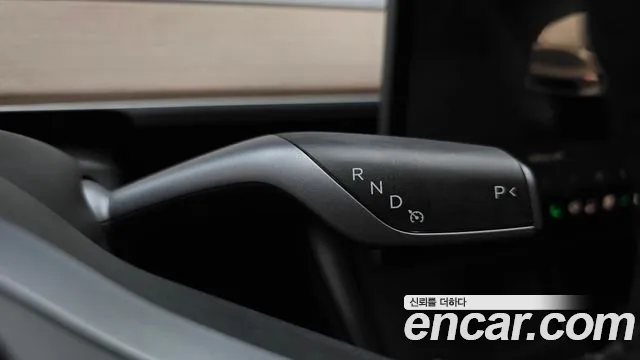 Tesla Model Y — Фото автомобиля 7
