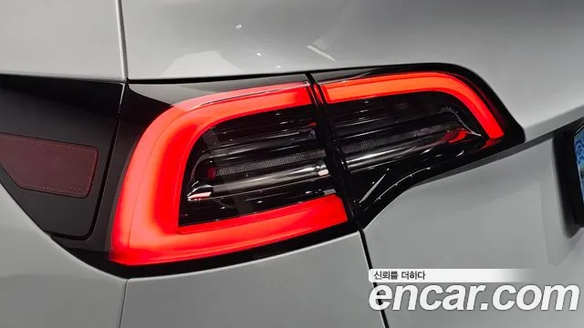 Tesla Model Y — Фото автомобиля 8