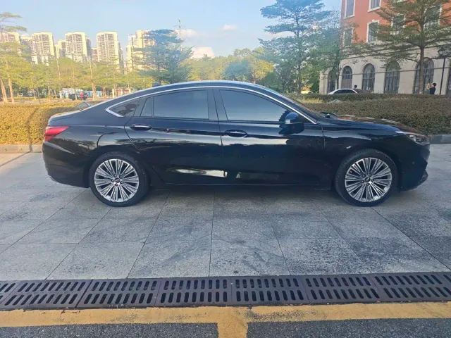 Hongqi H5 — Фото автомобиля 14