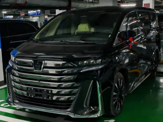 Toyota Vellfire — Фото автомобиля 2