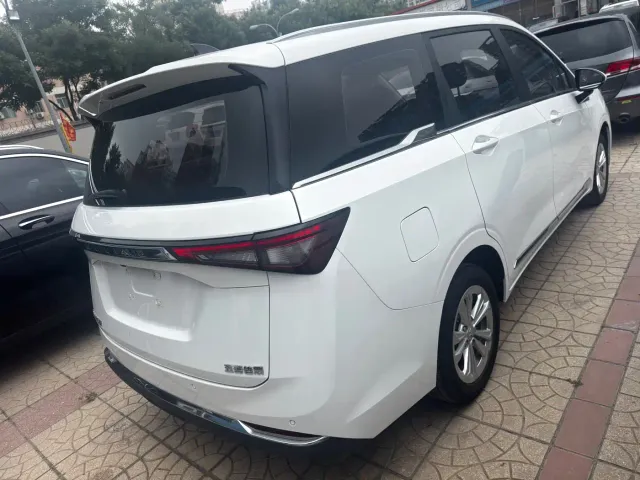 Wuling Jiachen — Фото автомобиля 17