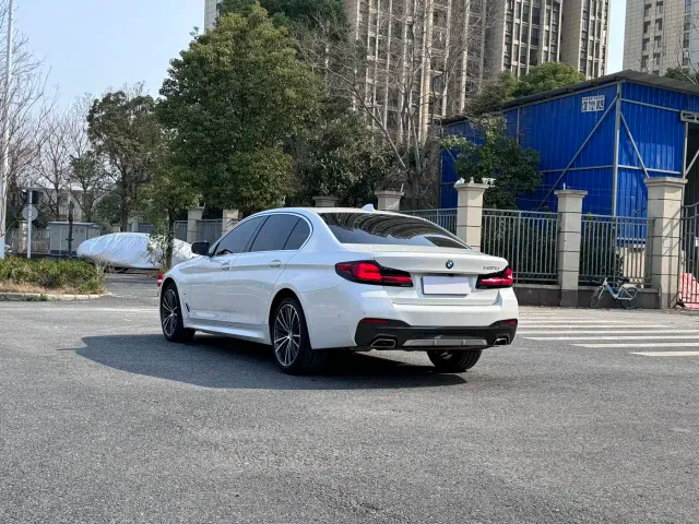 BMW 5 Series — Фото автомобиля 15