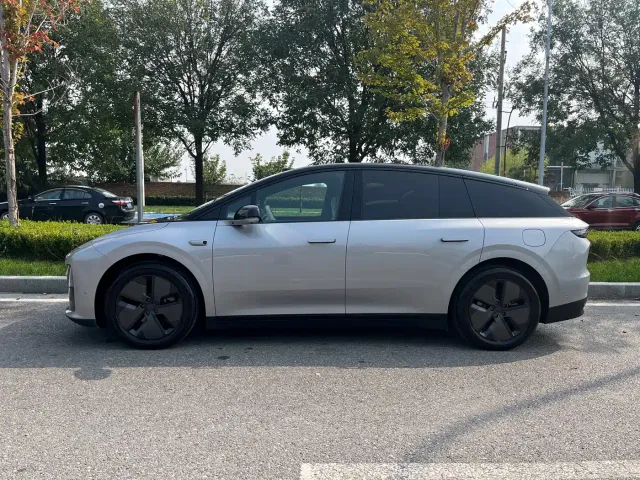 Li Auto i6 — Фото автомобиля 17