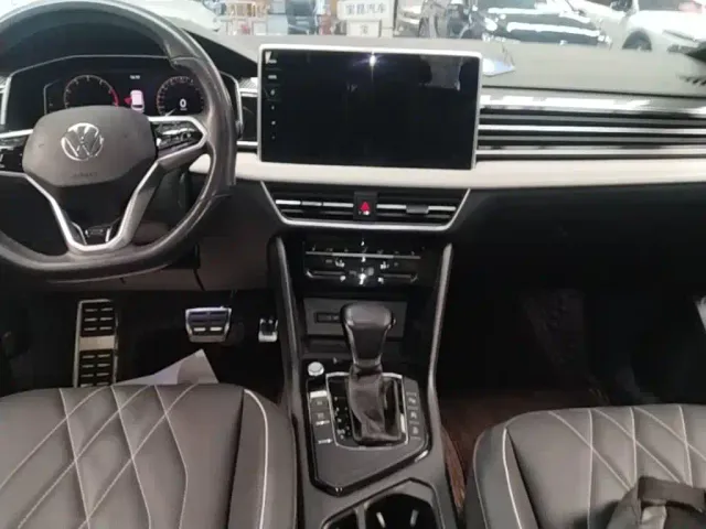 Volkswagen Tiguan L — Фото автомобиля 12